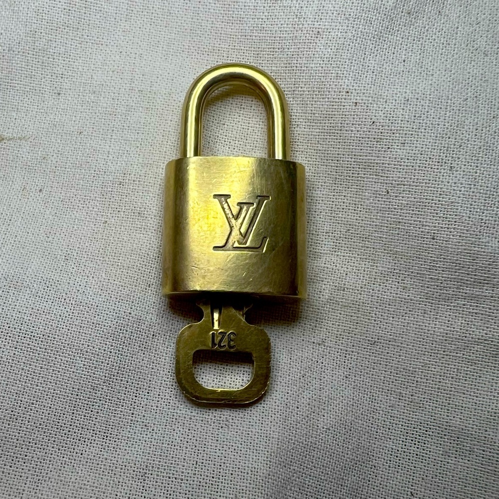 #321 Louis Vuitton Lock & Key Authentic - Picture 2 of 4